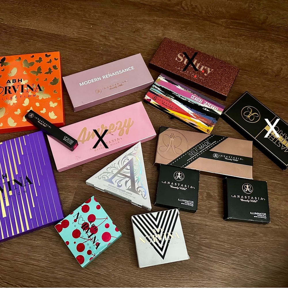 Anastacia, Beverly Hills cosmetics bundle
